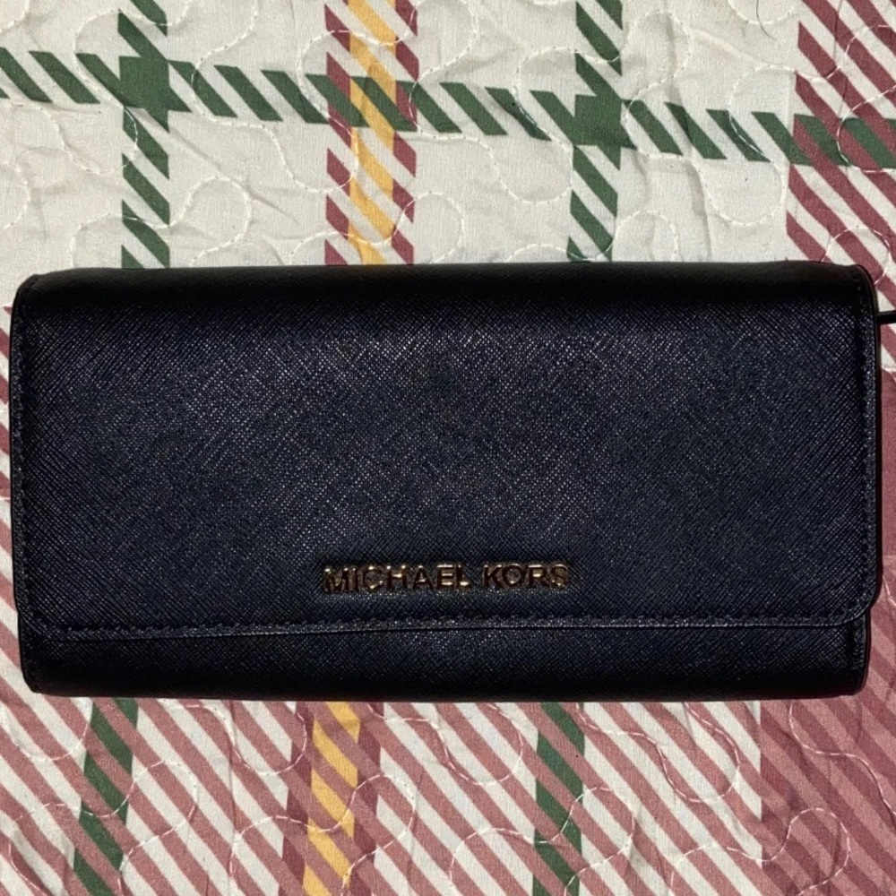 Michael Kors Leather Jet Set Large Wallet on Chain